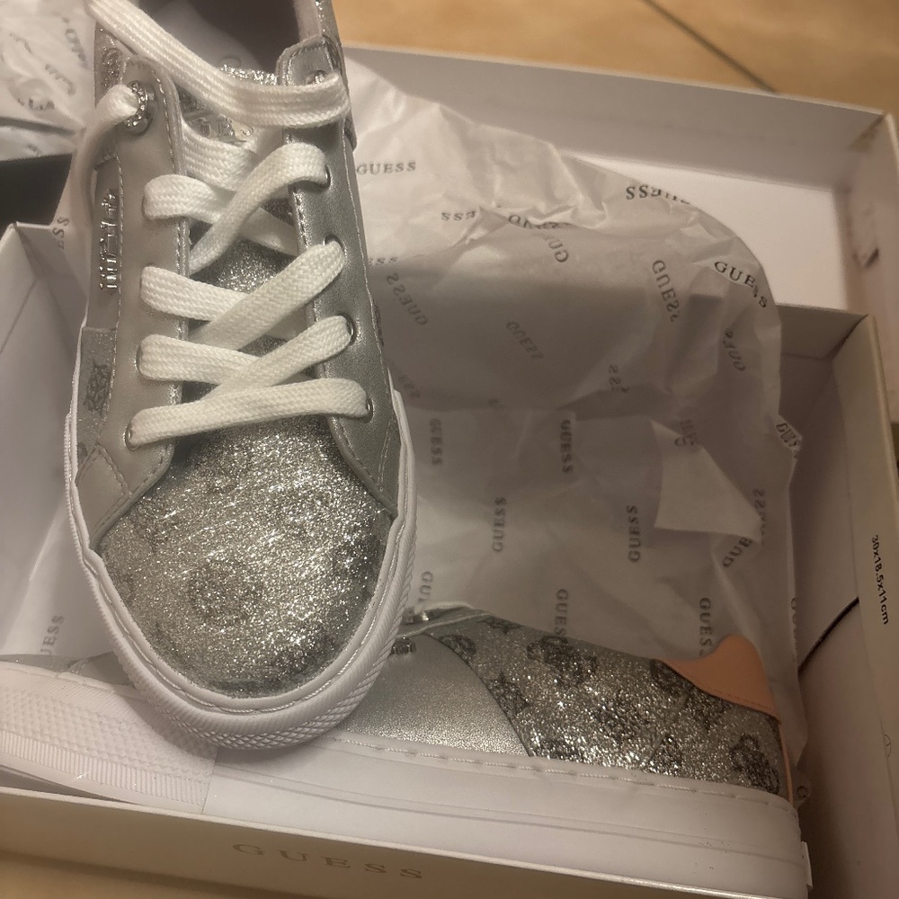 Sneaks